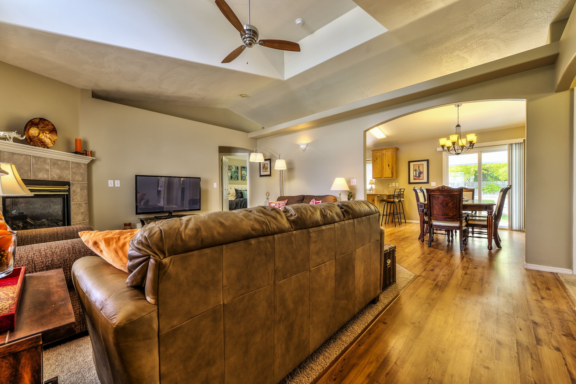 GOLF COURSE COMMUNITY, RELOCATION SPECIALISTS!!!