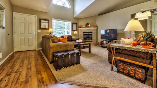 A spacious living room with a fireplace, a ceiling fan, and a television. - Single level 4 bdrm w/2 car garage, Golf Course only 200 yrds away!!! (Meridian)