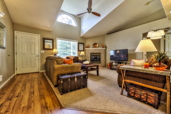 Älytelevisio, takka, DVD-soitin