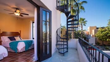 3 bedrooms, desk, iron/ironing board, travel crib