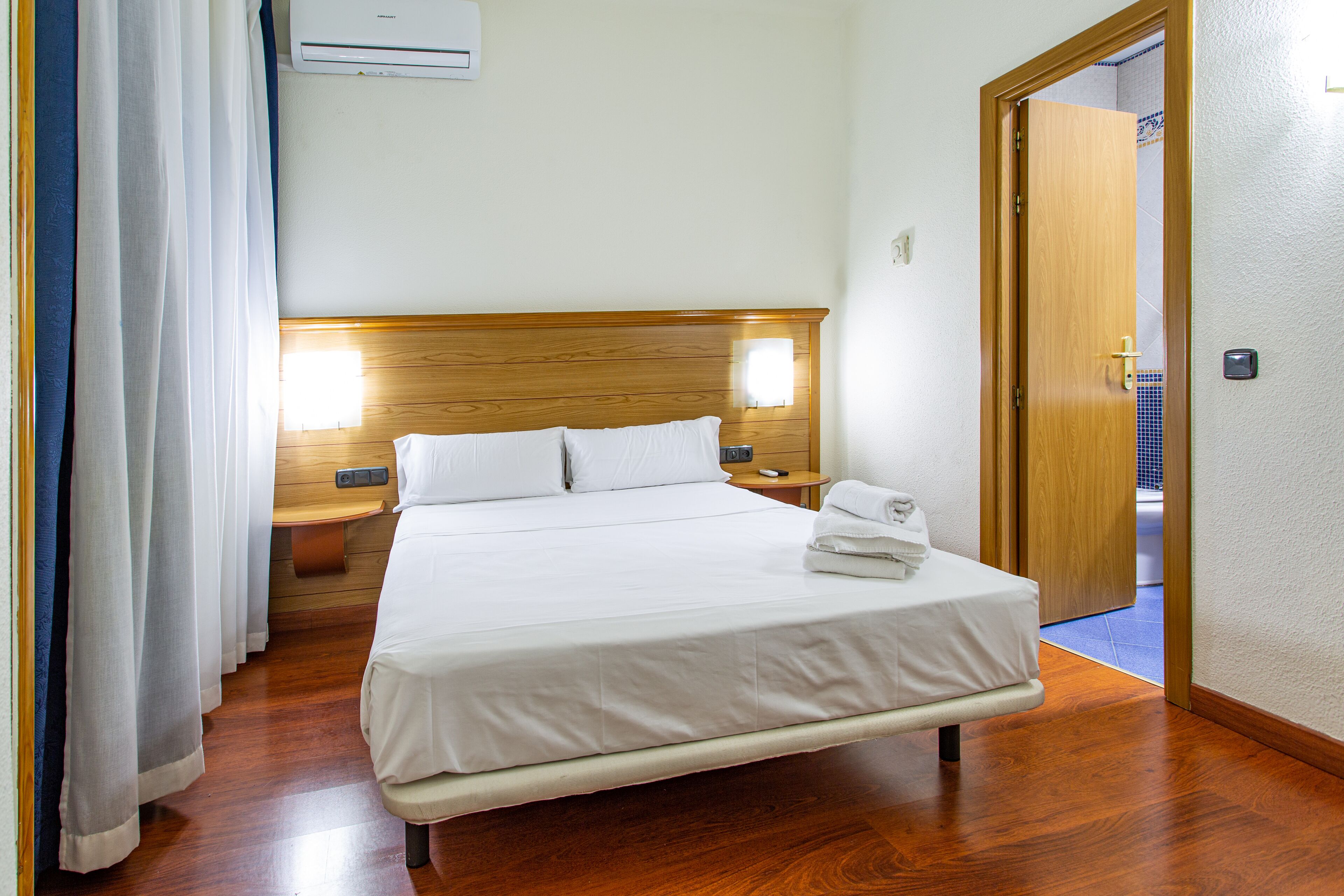 double or twin room (interior) | in-room safe, free cots/infant beds, free wifi, bed sheets