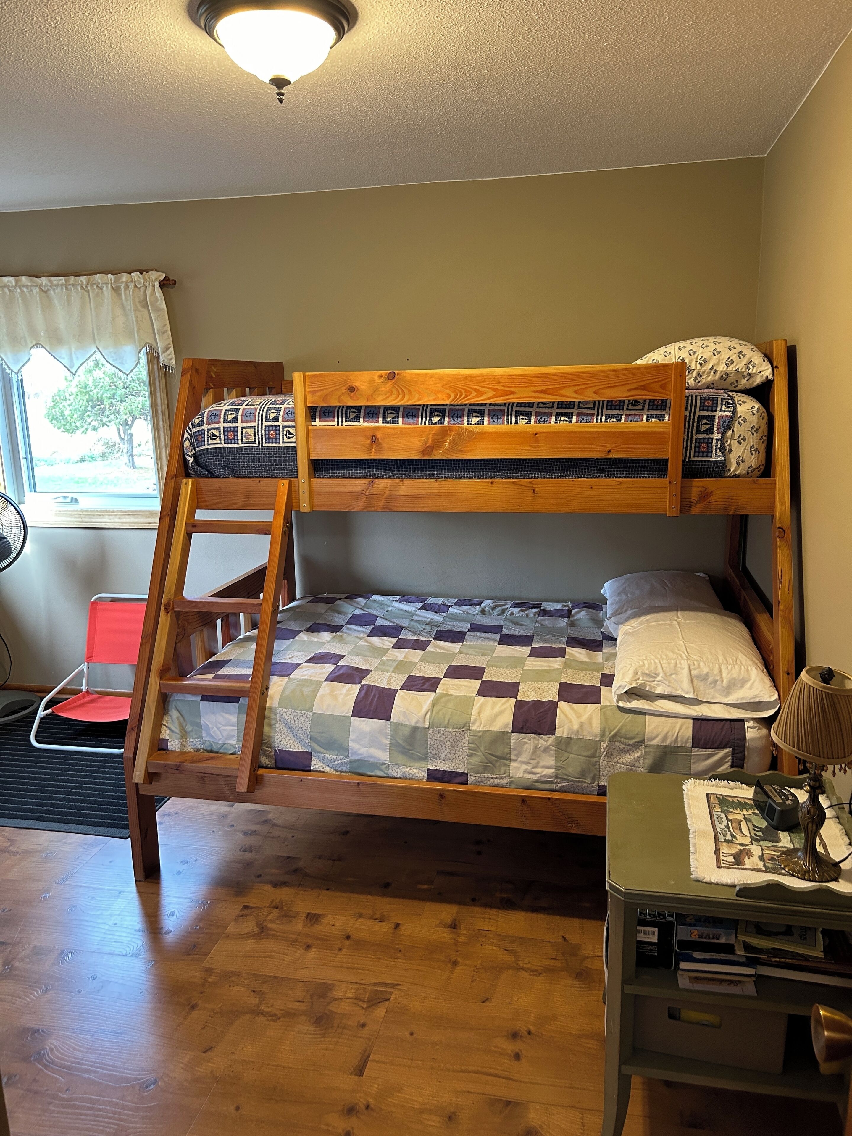 2 Schlafzimmer, Bügeleisen/Bügelbrett, Bettwäsche