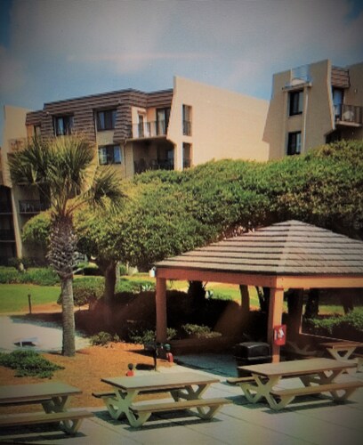 One minute walk to the beach, first floor, private beach, luxury sleep! 