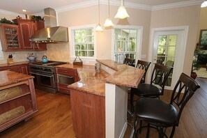 冰箱、微波炉、烤箱、炉灶