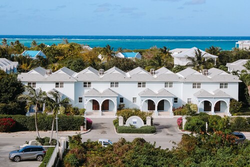 Bijou! Sophistication and comfort in Turtle Cove