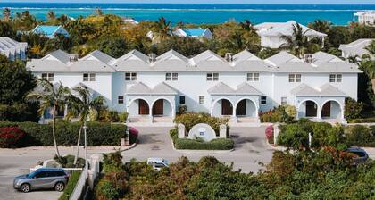 Bijou! Sophistication and comfort in Turtle Cove