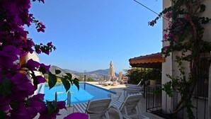 Seasonal outdoor pool, sun loungers - Villa Batum (Kas)