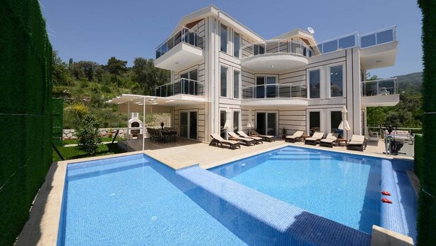 Seasonal outdoor pool, pool umbrellas, pool loungers - Villa Erdem (Kas)