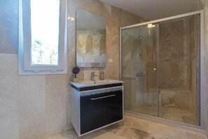 Villa - 2 sovrum - privat pool | Badrum | Dusch och handdukar