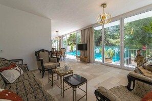 Villa - 2 sovrum - privat pool | Vardagsrum | Platt-tv