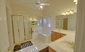 Combined shower/bathtub, jetted bath, hair dryer, towels - Angel Cove Family Vacation House (Cumming)