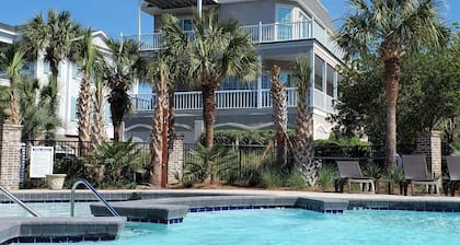 So Close to the Beach & Pool!