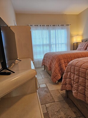 4 bedrooms, iron/ironing board, free WiFi, bed sheets - So Close to the Beach & Pool! (Pawleys Island)