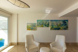 Villa, 4 camere da letto, piscina privata | Area soggiorno | TV a schermo piatto