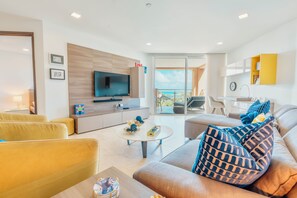 TV, ping pong - Spectacular condo overlooking Eagle Beach (Oranjestad-West)