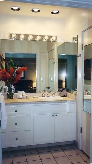 Hair dryer, towels