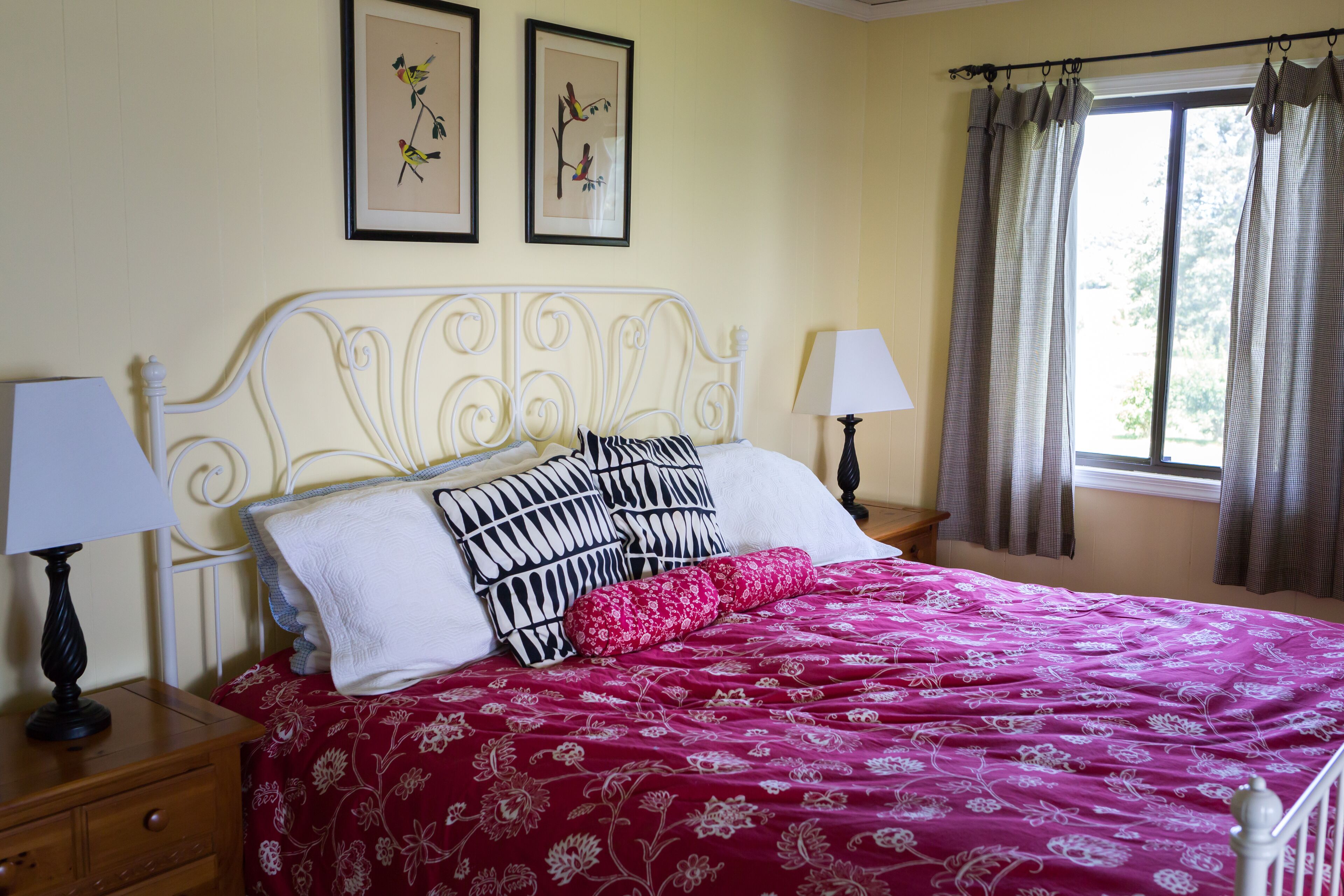 Beautiful, Private Retreat with HUGE Water Views!! 