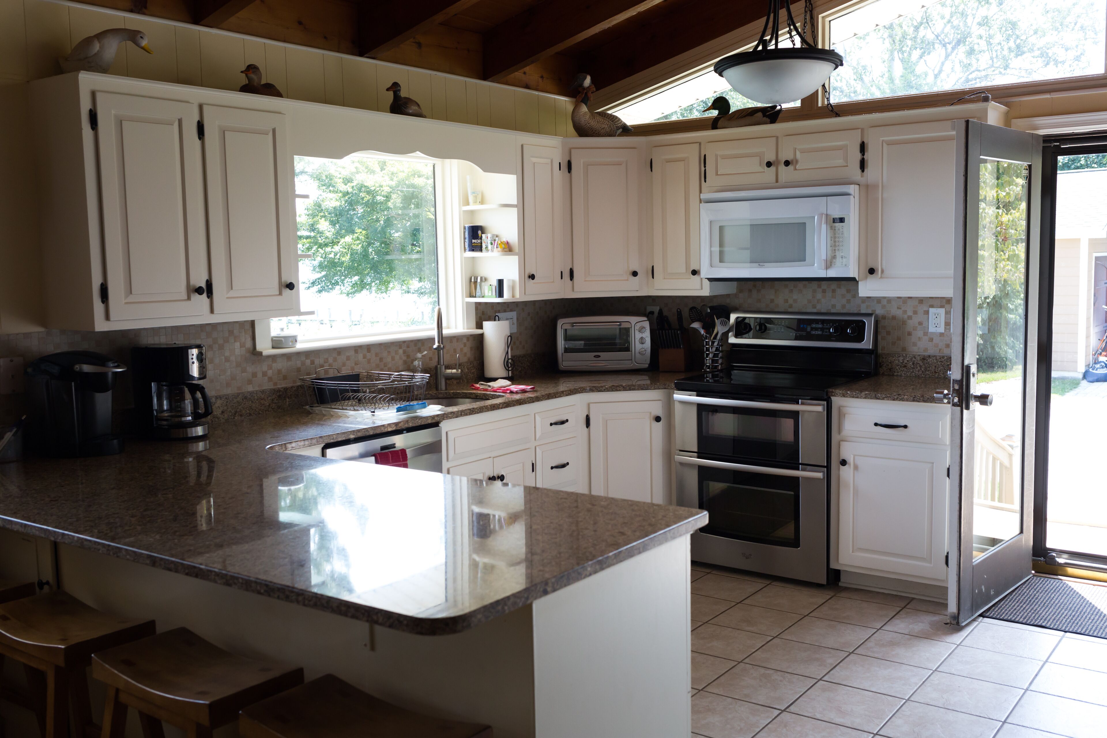 Beautiful, Private Retreat with HUGE Water Views!! 