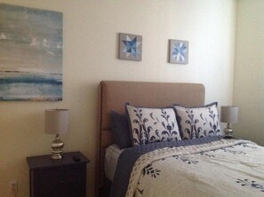 3 bedrooms, in-room safe, iron/ironing board, travel cot