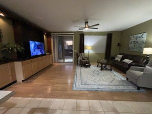 Smart TV, lettore DVD, videoteca