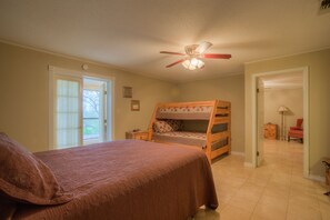 8 bedrooms, iron/ironing board, WiFi, bed sheets - 19702 State Highway 55, Uvalde, TX  78801 (Uvalde)