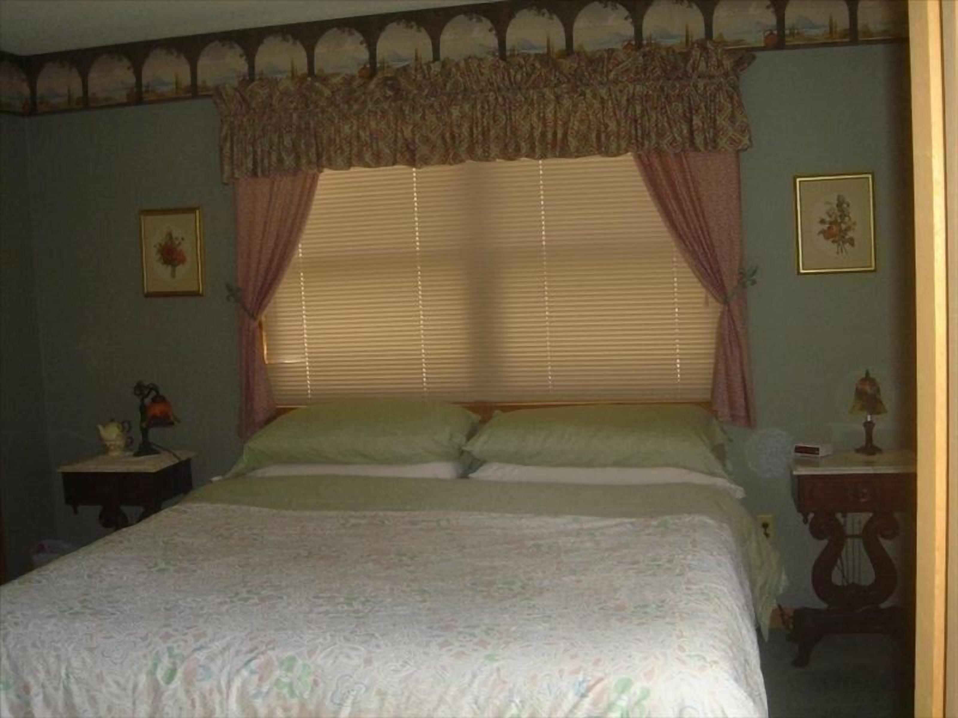 Beautiful Lakefront Home, Great for a Peaceful Getaway...