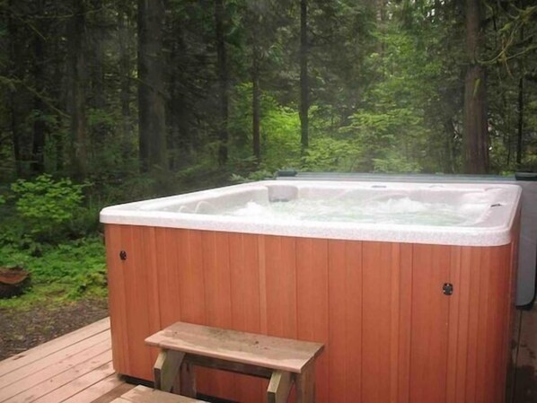 Tina de hidromasaje al aire libre