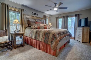 3 bedrooms, WiFi, bed sheets - Rushing waters of Fightingtown Creek right at your feet!  (Blue Ridge)