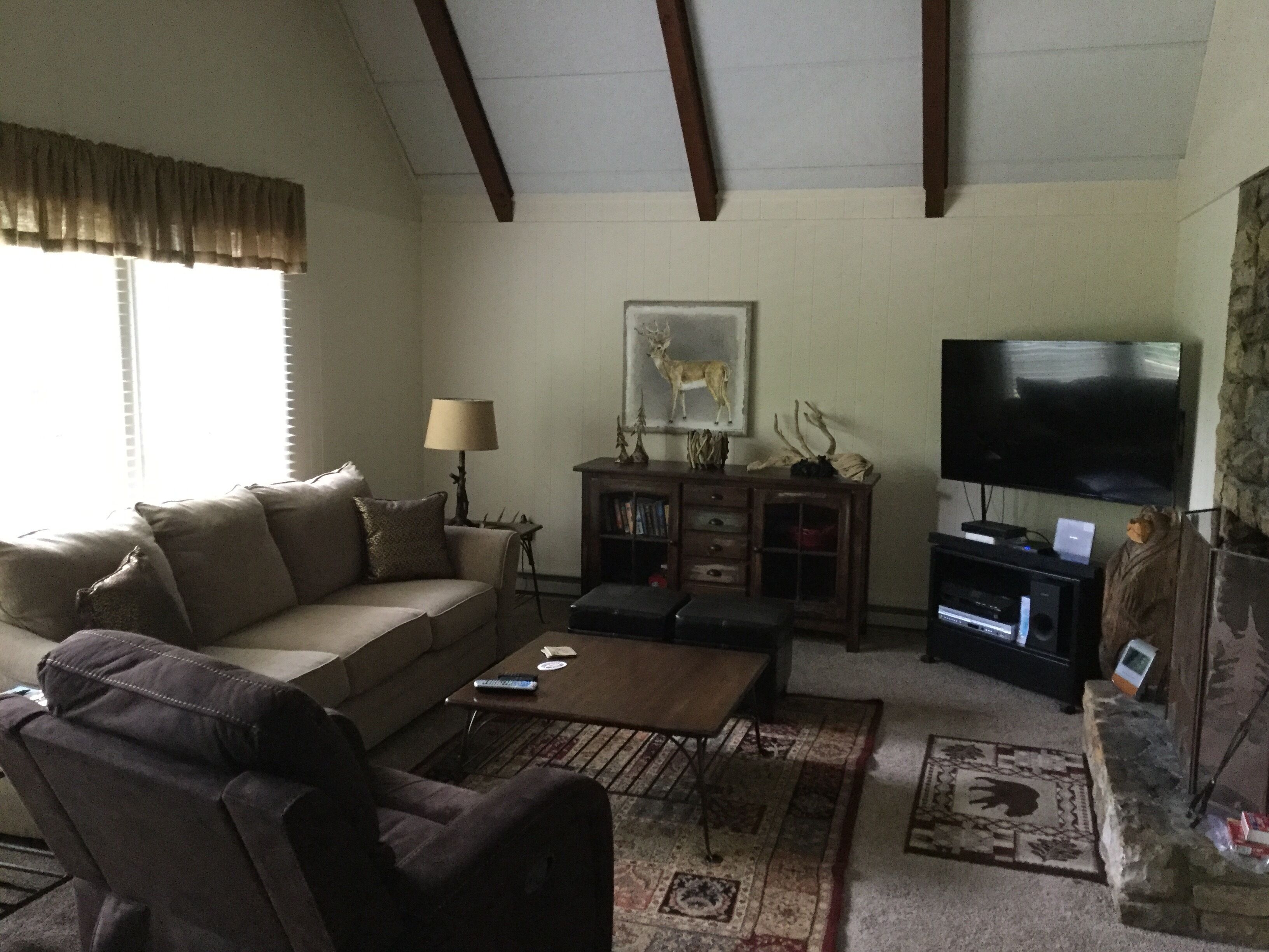 NEWLY REMODELED Chalet 2 BR+Large Loft, 2-1/2 Baths, Sleeps 6, Large DR, 2 Decks