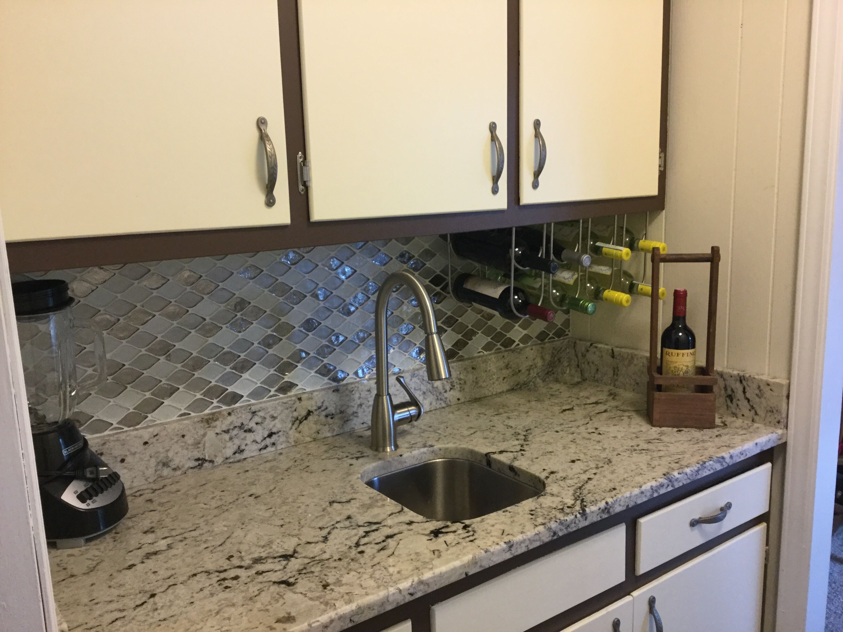 NEWLY REMODELED Chalet 2 BR+Large Loft, 2-1/2 Baths, Sleeps 6, Large DR, 2 Decks