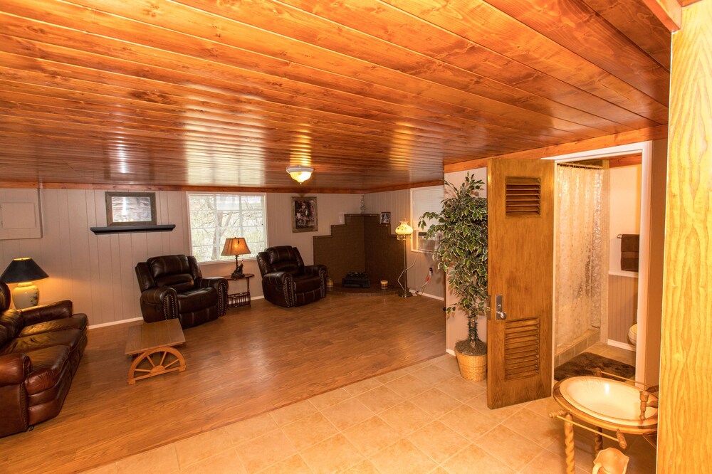 WAE Outdoors Inc. Cabin #3 Honeymoon Cabin