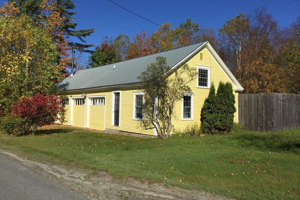Well equipped cozy home sleeps 10 - hiking, biking, skiing & world class beer!