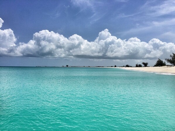 In Strandnähe, Liegestühle, Strandtücher