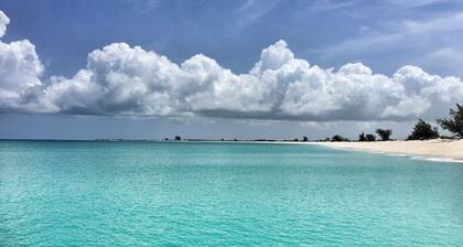 Amazing Ocean Views - Contemporary Condo - Pool - SPA- 10 min walk to Beach.