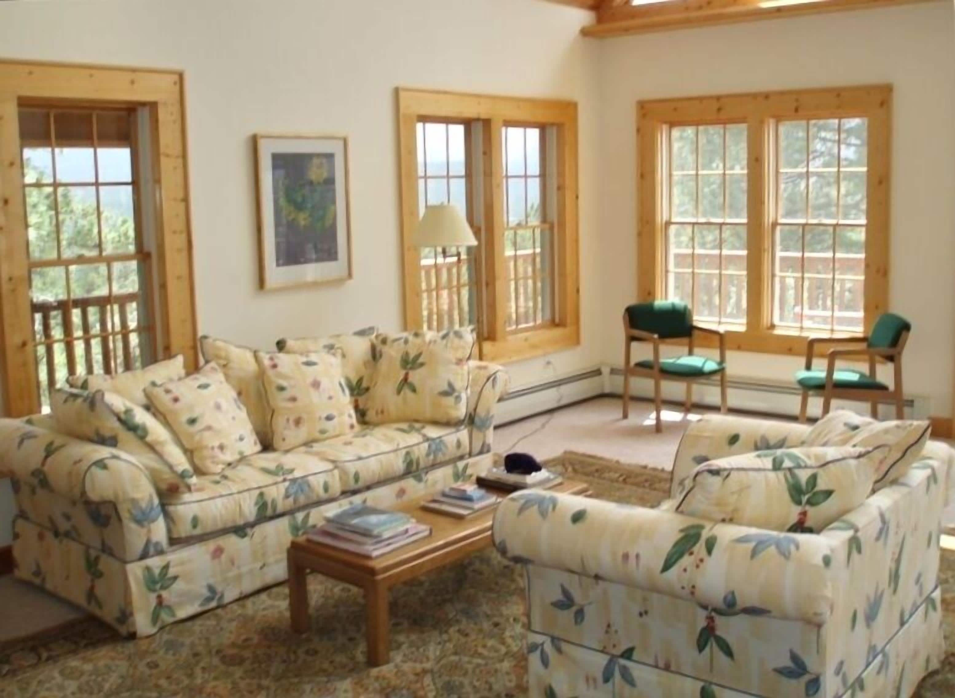 Peace & Quiet Convenient to Denver - Vegetarian Friendly!