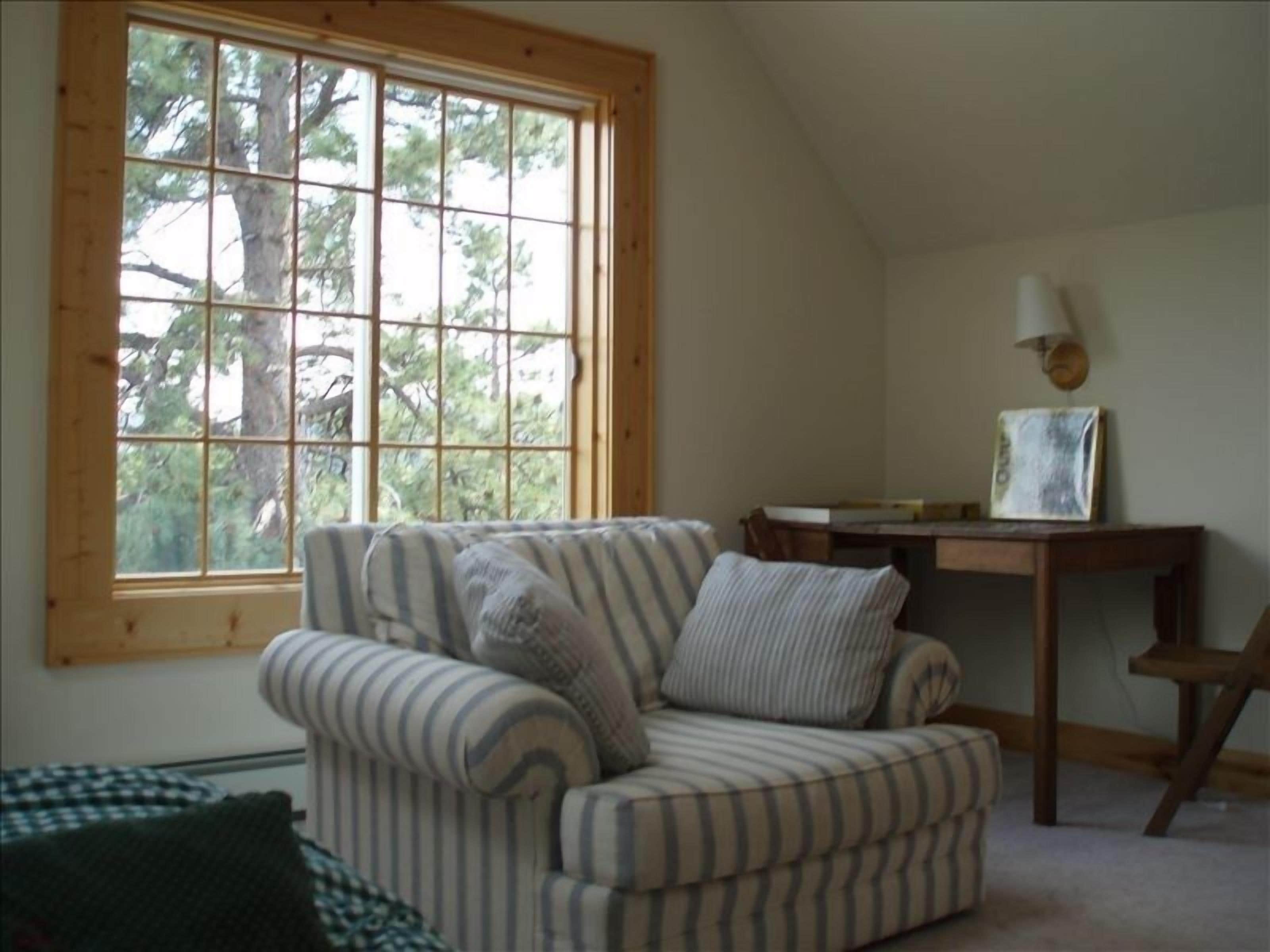 Peace & Quiet Convenient to Denver - Vegetarian Friendly!