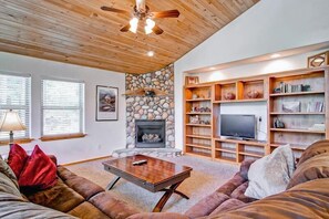 TV, fireplace, DVD player