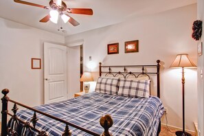 5 bedrooms, WiFi, bed sheets