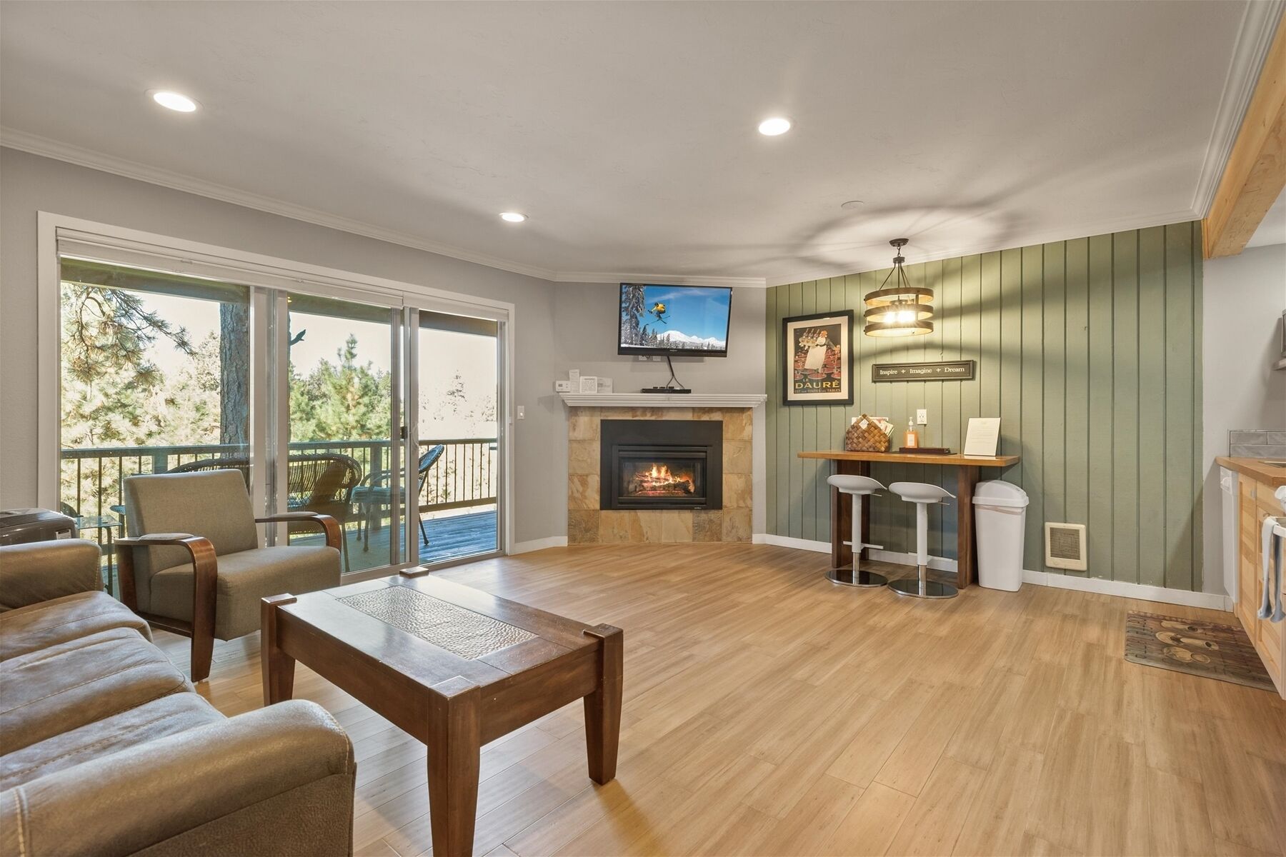 Peaceful Cozy Condo, Close to Mountain, Trails and Town! LOCATION!