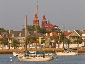 Marina - Waterfront Condo with pool & dock close to historic district (St. Augustine)