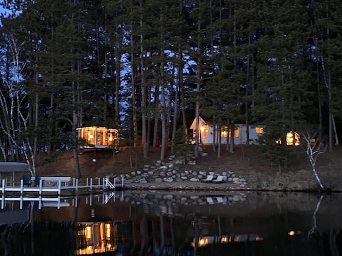 Vintage Cabin on Beautiful Lake O'brien - Includes Pontoon Boat