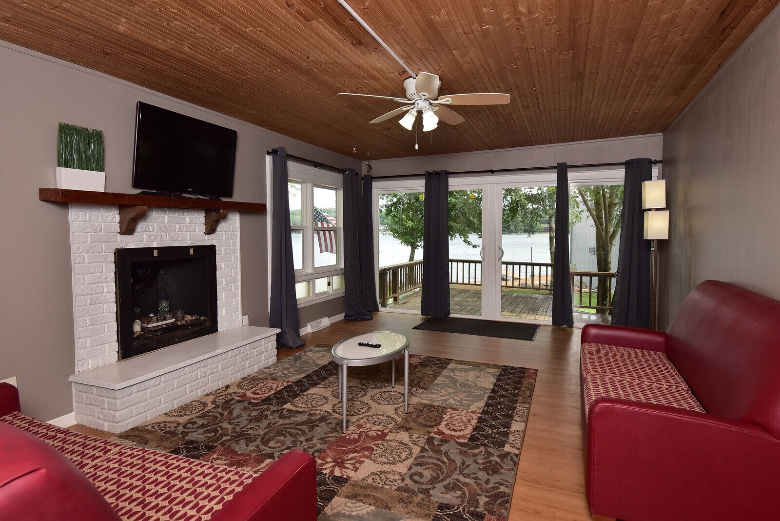 12 person Villa located in the heart of Wisconsin Dells