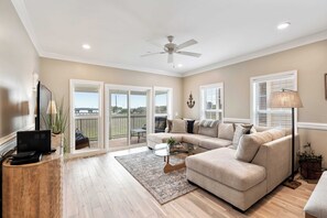 Smart-TV, DVD-Player, Bücher