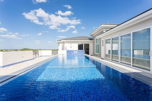 Huge Gulf Course-Front House w/ Bowling Alley, Lazy River, Home Theater & More