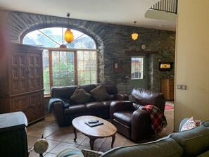 TV, fireplace, DVD player, books