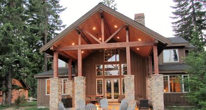 Spacious 4300 sf, Heated Garage Game Room, Golf Course View, 3 King Beds