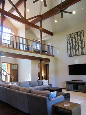 Smart-TV, Kamin, Tischfußball, Tischtennisplatte