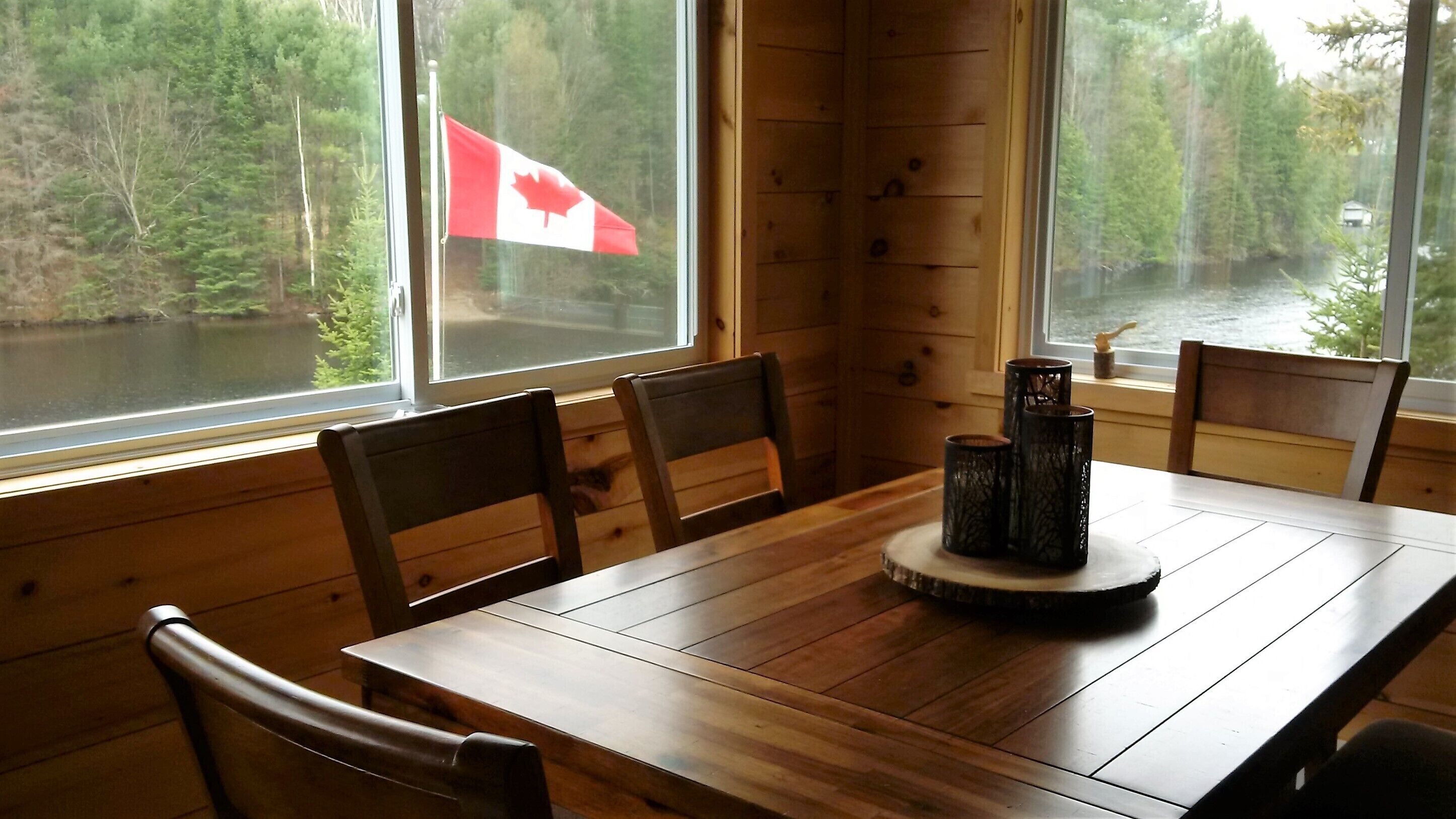 Warm and inviting, 3 bedroom 4 season cottage.