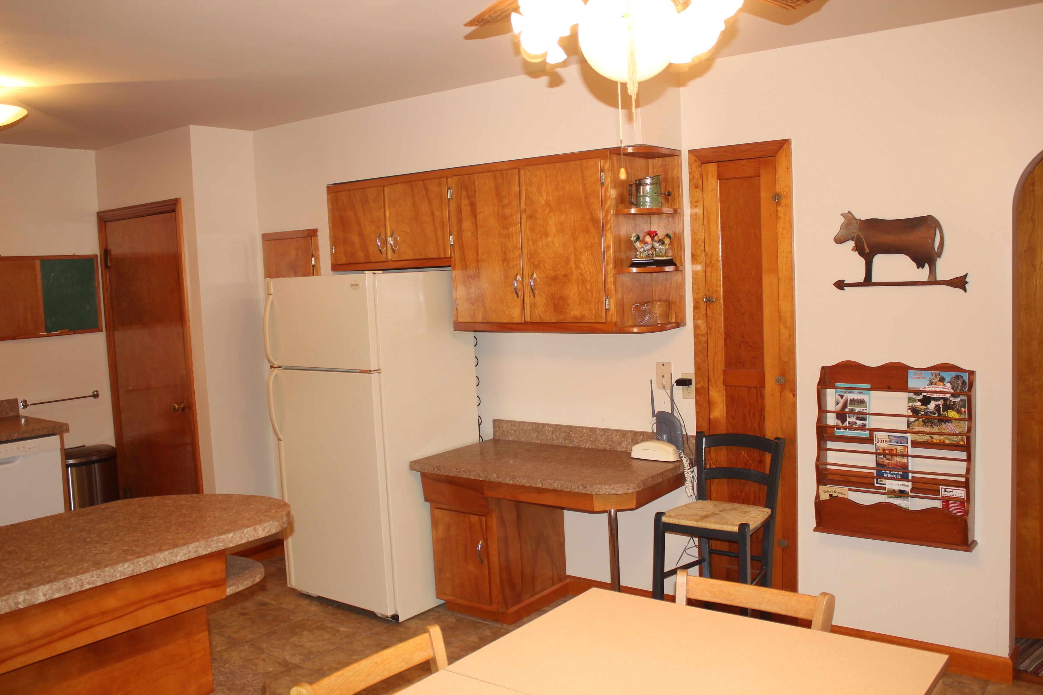 Stay Right In Arthur : The Heart Of Illinois Amish Country!