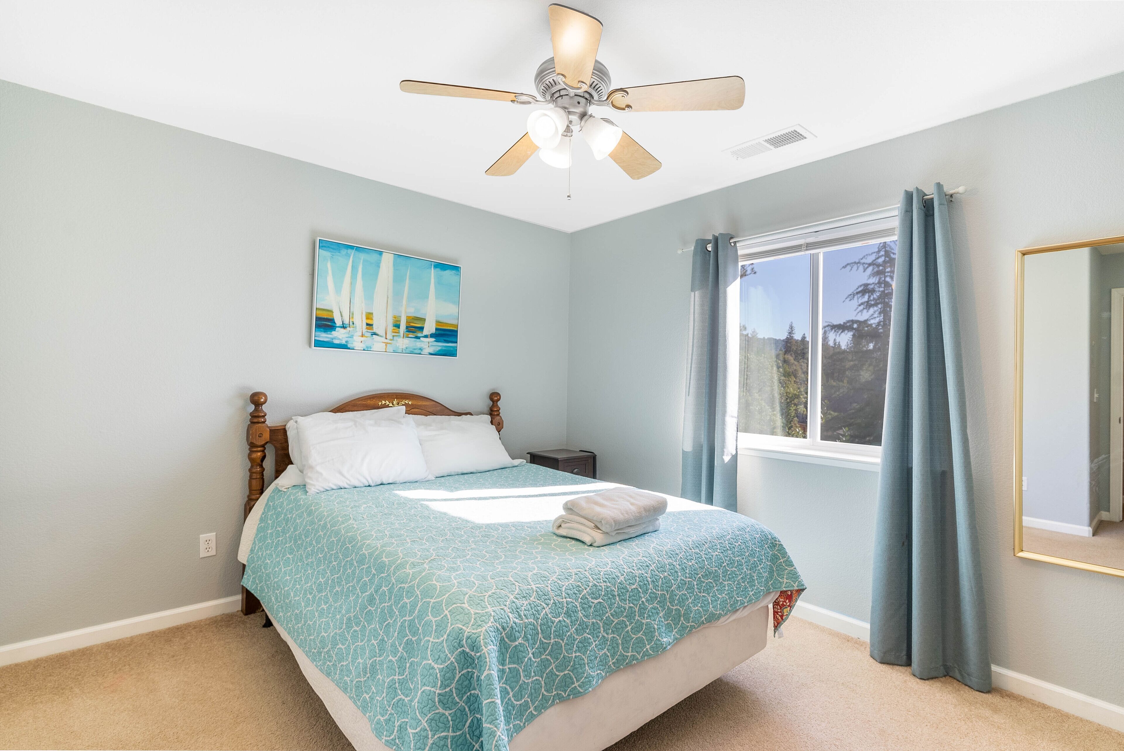 3 soverom, strykejern/-brett, wi-fi og sengetøy